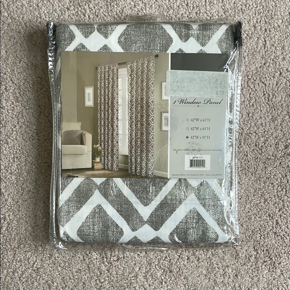 NWT Madison Park Gray and White Curtain